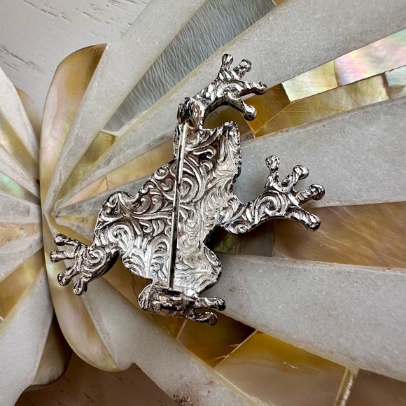 Vintage!! 1928 Silver Tone Blue, Green Rhinestone Frog Brooch Pin - Picture 3 of 5